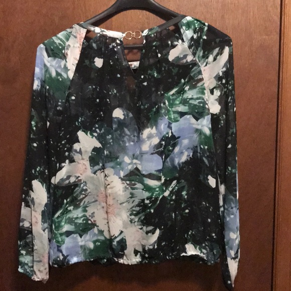 Jennifer Lopez sheer floral blouse - Picture 3 of 6